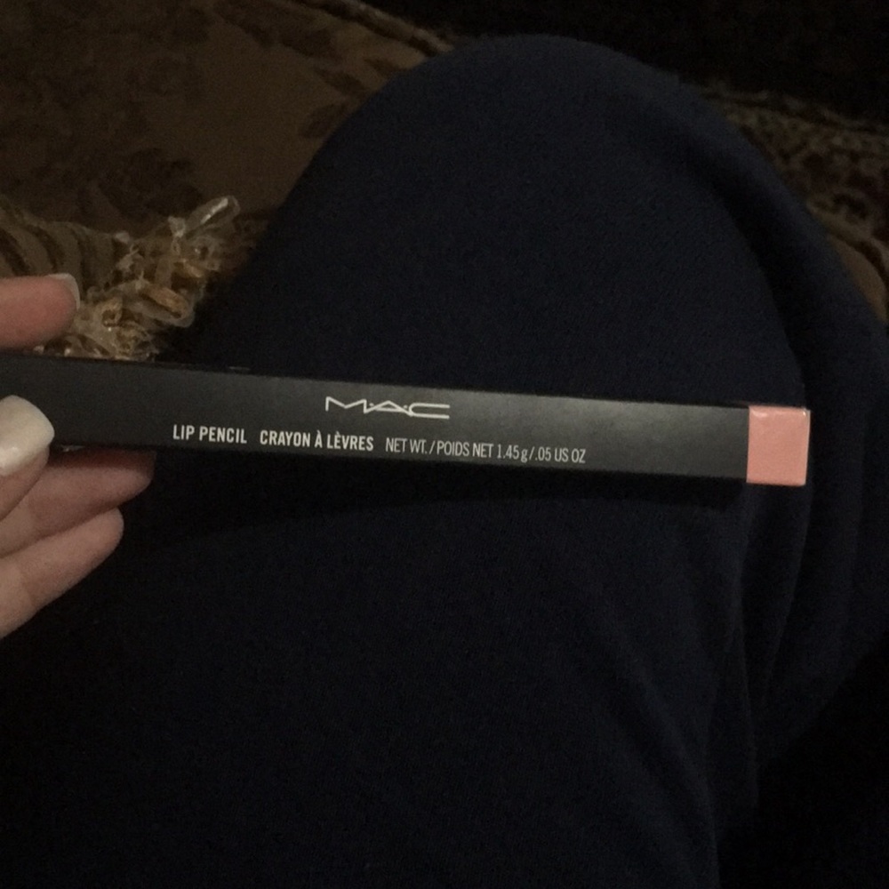 MAC lip pencil brand new